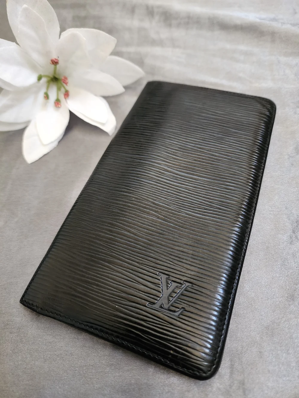 Louis Vuitton Black Epi Leather Card Holder/long Wallet